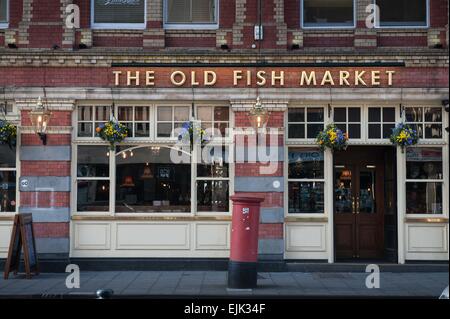 Il vecchio mercato del pesce pub nel centro città di Bristol Foto Stock