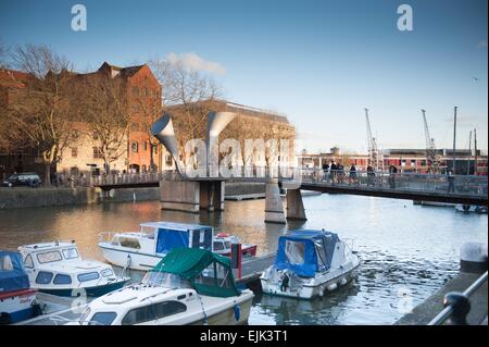 Pero's Bridge nel centro città di Bristol in sera la luce solare Foto Stock