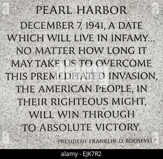 Famoso Pearl Harbor discorso di Franklin Delano Roosevelt scolpito in granito presso il Memoriale della Seconda Guerra Mondiale a Washington, DC Foto Stock