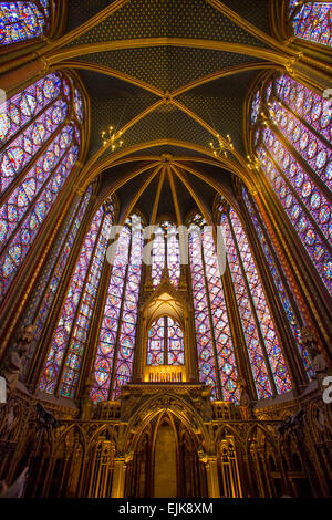 Le finestre di vetro macchiate di Sainte Chapelle, Parigi, Francia Foto Stock