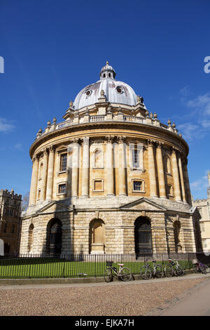 La Radcliffe Camera situato in Oxford Inghilterra home del Radcliffe Science Library. Foto Stock