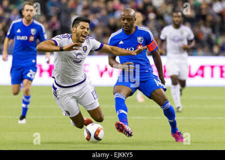 Mar 28, 2015 : Impatto di Montreal centrocampista Nigel Reo-Coker #14 viaggi Orlando City FC centrocampista Pedro Ribeiro #15 durante la prima metà di un gioco di MLS tra la città di Orlando FC e l impatto di Montreal al Montreal Olympic Stadium di Montreal, Quebec, Canada. Philippe Bouchard/Cal Sport Media Foto Stock