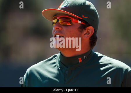 Chapel Hill, NC, Stati Uniti d'America. 28 Mar, 2015. ACC azione di Baseball tra gli uragani di Miami e il Carolina Tar tacchi a Boshamer Stadium di Chapel Hill, NC. Scott Kinser/Cal Sport Media/Alamy Live News Foto Stock