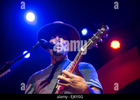 San Francisco, California, Stati Uniti d'America. 27 Mar, 2015. Ben Harper & i criminali innocenti eseguire live presso il sold-out Fillmore auditorium. Credito: Jerome Brunet/ZUMA filo/Alamy Live News Foto Stock