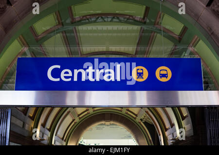 SYDNEY, Australia - 2 febbraio 2015: dettaglio della stazione centrale di Sidney, Australia. È la più grande ed indaffarato railway Foto Stock