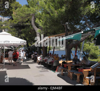 Pranzo nella vecchia città di Korcula Aria Aperta Cafe Korcula lungomare pedonale, Setaliste Petra Foto Stock