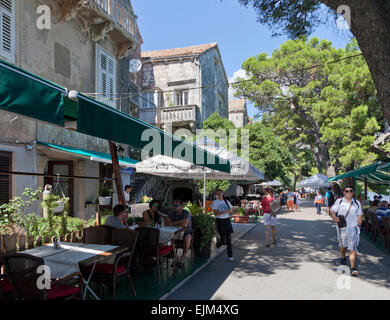 Pranzo nella vecchia città di Korcula Aria Aperta Cafe Korcula lungomare pedonale, Setaliste Petra Foto Stock