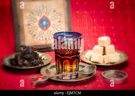 Hibiscus tea è araba tradizionale bevanda calda Foto Stock
