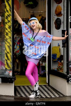 Emily Bosence dal rosso Mutha fashion store in North Laine area di Brighton fotografia scattata il 28 maggio 2008 Foto Stock