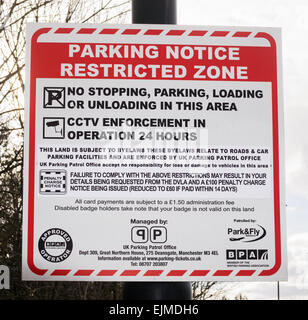 Parcheggio bando ristretta zona con £60 belle, l'Aeroporto Internazionale di Newcastle North East England Regno Unito Foto Stock