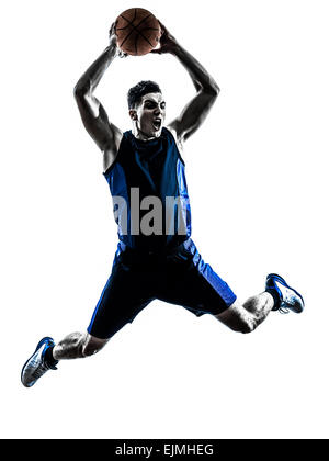 Un uomo giocatore di basket jumping dunking in silhouette isolato sfondo bianco Foto Stock