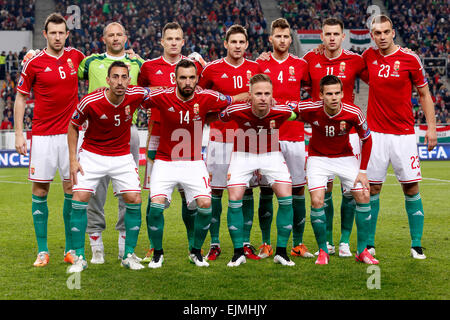 Budapest, Ungheria. 29 Marzo 2015. Nazionale ungherese prima della partita di calcio di qualificazione UEFA Euro 2016 in Ungheria contro Grecia nella Groupama Arena. Fila superiore (da sinistra a destra): Akos Elek, Gabor Kiraly, Daniel Tozser, Zoltan Gera, Tamas Kadar, Adam Szalai, Roland Juhasz. In fondo alla riga: Leandro, Attila Fiola, Balazs Dzsudzsak, Zoltan Stieber Credit: Laszlo Szirtesi/Alamy Live News Foto Stock