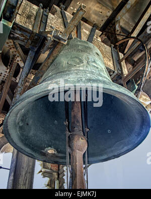 Venezia, Provincia di Venezia, Italia. 6 Ottobre, 2004. Uno dei cinque campane sulla cima del Campanile di San Marco (campanile) in Piazza San Marco. Ogni campana ha suonato per un particolare scopo. Essi sono sintonizzati su una scala di A. Venezia è una delle più popolari destinazioni turistiche internazionali. © Arnold Drapkin/ZUMA filo/Alamy Live News Foto Stock