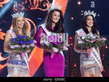 I finalisti della Repubblica ceca Miss 2015 a Praga, Repubblica Ceca, sabato, 28 marzo 2015. Da sinistra a destra: Ceco Miss Earth 2015 Karolina Malisova, Ceco Miss 2015 Nikol Svanterova e il ceco Miss Mondo 2015 Andrea Kalousova. (CTK foto/Vit Simanek) Foto Stock