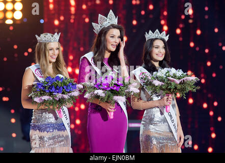 I finalisti della Repubblica ceca Miss 2015 a Praga, Repubblica Ceca, sabato, 28 marzo 2015. Da sinistra a destra: Ceco Miss Earth 2015 Karolina Malisova, Ceco Miss 2015 Nikol Svanterova e il ceco Miss Mondo 2015 Andrea Kalousova. (CTK foto/Vit Simanek) Foto Stock