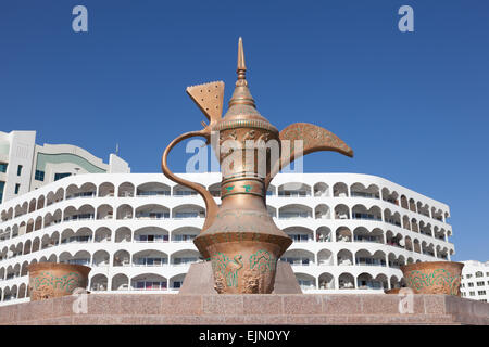 Caffettiera monumento in Fujairah, Emirati Arabi Uniti Foto Stock