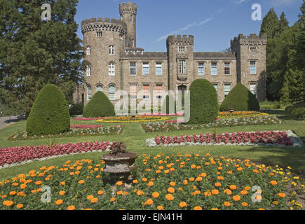 Cyfarthfa Castle (1824) e giardini, Merthyr Tydfil, South Wales, Regno Unito Foto Stock