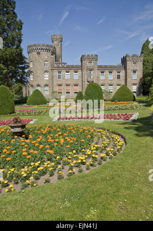 Cyfarthfa Castle (1824) e giardini, Merthyr Tydfil, South Wales, Regno Unito Foto Stock