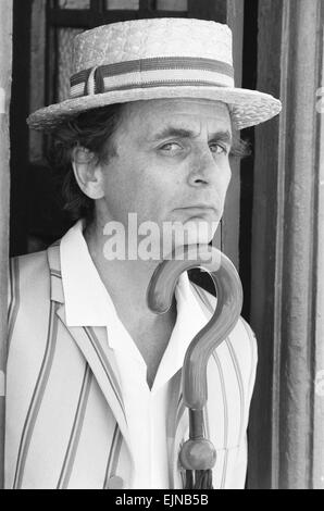 Sylvester McCoy come medico che ha visto qui riprese presso il maestoso Holiday Camp su Barry Island, South Glamorgan, Galles per il Dr Who serial tv "delta e i Bannermen' 29 giugno 1987 Foto Stock