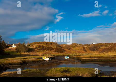 Shellfishing barche e case di pescatori a Lackbeg, vicino Burtonport County Donegal Irlanda Foto Stock