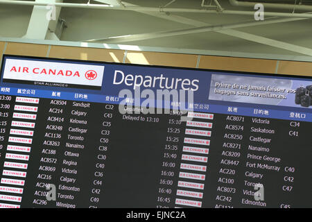 Vancouver, BC Canada - 13 Settembre 2014 : Macro Partenze aeroporto monitor mostra gate del volo a Vancouver BC Canada. Foto Stock