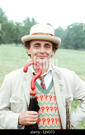 Sylvester McCoy come il medico visto qui su ubicazione vicino a Arundel durante le riprese del Dr Who storia chiamato La nemesi di argento. Il 28 giugno 1988 Foto Stock