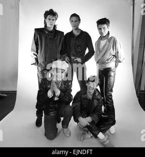 Duran Duran pongono esclusivamente per lo specchio di Rock e Pop Awards. 3 febbraio 1983. Foto Stock