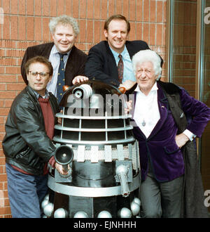 Quattro medico Whos visto qui a Hammersmith Arca per l apertura di un fieristico per celebrare 30 anni di Dr Who. Da sinistra a destra Sylvester McCoy, Colin Baker, Peter Davison e Jon Pertwee. Il 27 aprile 1993 Foto Stock