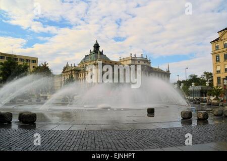 Stachus fontana sulla Karlsplatz, Monaco di Baviera, Germania Foto Stock