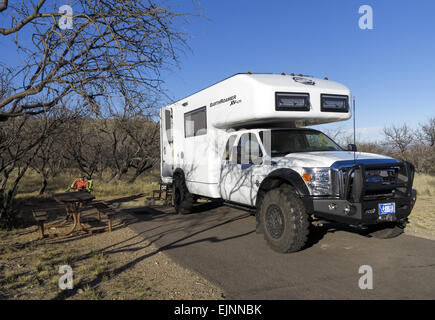 Ford F-550 basato EarthRoamer XV-LTS off-road spedizione veicolo Arizona Stati Uniti 2015 Foto Stock