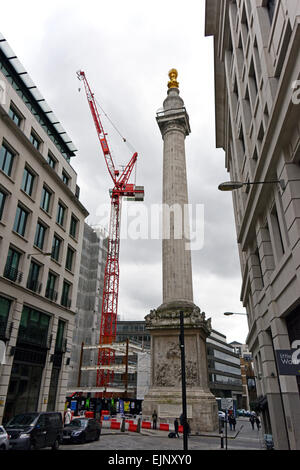 Il monumento. Pesce Street Hill, London, England, Regno Unito, Europa. Foto Stock