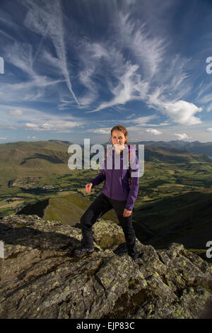 Giugno 2014 - Lake District , Cumbria - coperchio scatta per camminare sulla rivista Halls cadde Ridge e area Foto Stock