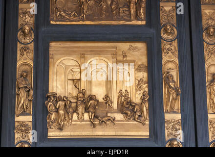 Isacco con Esaù e Giacobbe di Ghiberti. Dettaglio del pannello sulle porte porte del Paradiso del Battistero del Duomo di Firenze, Foto Stock