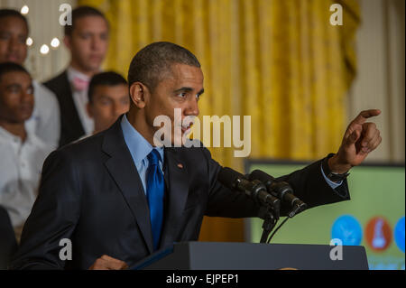 Washington DC, Marzo,23,2015: il Presidente Usa Barack Obama offre un commento sugli USA Science & Engineering Festival è una scienza Foto Stock