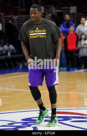 Philadelphia, Pennsylvania, USA. 30 Mar, 2015. Los Angeles Lakers avanti Julius Randle (30) si affaccia su durante il gioco NBA tra i Los Angeles Lakers e la Philadelphia 76ers presso la Wells Fargo Center di Philadelphia, Pennsylvania. Credito: csm/Alamy Live News Foto Stock