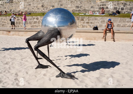 Illustrazione sul display a 2015 Scultura Di Mare evento. Cottesloe Beach, Perth, Western Australia. Foto Stock