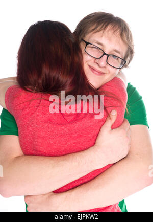 Felice ragazzo abbracciando la sua amica così vicino Foto Stock