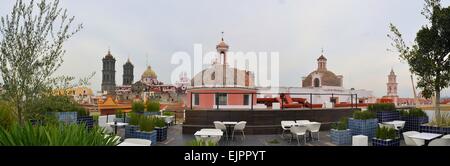 Caffetteria sul tetto del museo Amparo con cattedrale, Puebla, Messico Foto Stock