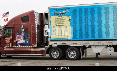 Il Memoriale di rotolamento semi-camion con rimorchio destinato ad onorare le vittime degli attacchi dell'11 settembre, raffigurato in Butte, Montana Foto Stock