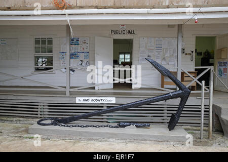 'Public Hall' e ancoraggio da HMS Bounty Pitcairn Isole Pitcairn, South Pacific Novembre Foto Stock