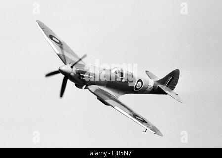 Dimostrazione di un Supermarine Spitfire Mk19 del Battle of Britain Memorial Flight 15 Settembre 1966 Foto Stock