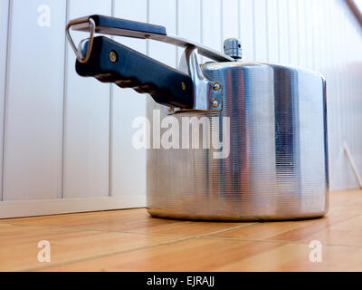 GOMEL, Bielorussia - Marzo 1, 2015: Doppia caldaia realizzata in tempi sovietici. Foto Stock