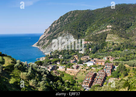 Vista in elevazione sopra Monterosso al Mare, Cinque Terre Liguria, Italia Foto Stock