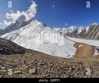 Magnifico ghiacciaio in Pamir Mountains in Tagikistan Foto Stock