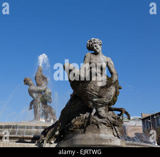 Parte della Fontana del Naiads sulla Piazza della Repubblica a Roma durante il giorno Foto Stock