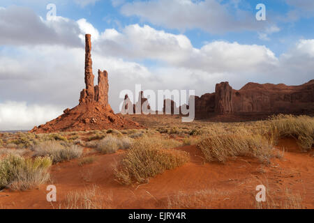 Totem rock formazione in Monument Valley Navajo Tribal Park, Southwest USA Foto Stock