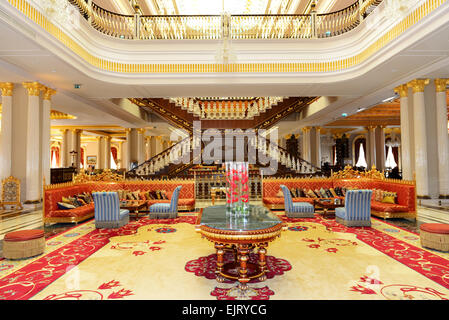 La lobby di Mardan due Palace hotel di lusso, è considerato Europa più costosi resort di lusso Foto Stock