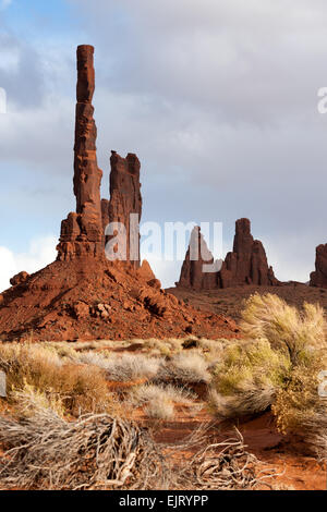 Totem rock formazione in Monument Valley Navajo Tribal Park, Southwest USA Foto Stock