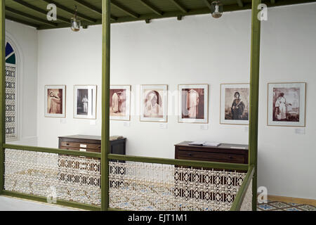 Una galleria nel 'Maison de la Photographie' a Marrakech, in Marocco, in Nord Africa. Foto Stock
