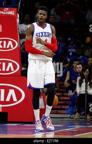 Le ore di lavoro straordinario. 30 Mar, 2015. Philadelphia 76ers center Nerlens Noel (4) reagisce durante il gioco NBA tra i Los Angeles Lakers e la Philadelphia 76ers presso la Wells Fargo Center di Philadelphia, Pennsylvania. I Los Angeles Lakers ha vinto 113-111 in ore di lavoro straordinario. © csm/Alamy Live News Foto Stock